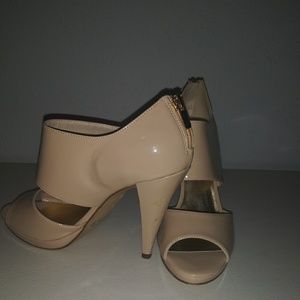 Ladies shoes tan